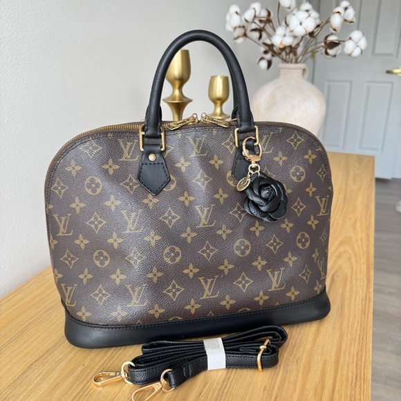 ✅AUTHENTIC✅LOUIS VUITTON ALMA PM - Picture 15 of 15